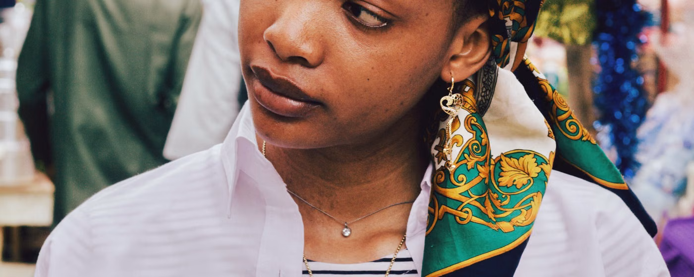 Femme africaine faisant ses courses au marché — Kaduna, Nigeria